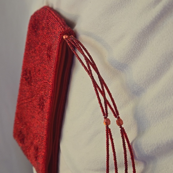 Classy red purse with beads. - Picture 5 of 12